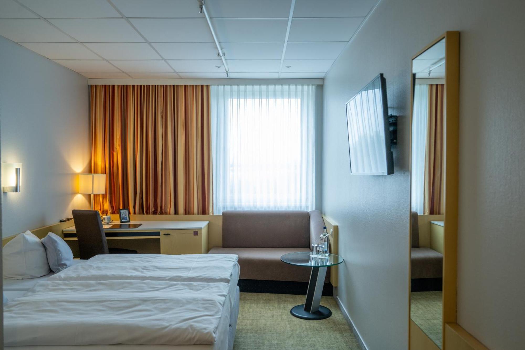 Best Western Hotel Prisma Neumuenster Exterior photo